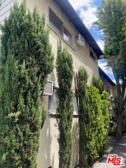 Photo of 6254 Whitsett Avenue, North Hollywood, CA 91606 (MLS # 26827987)