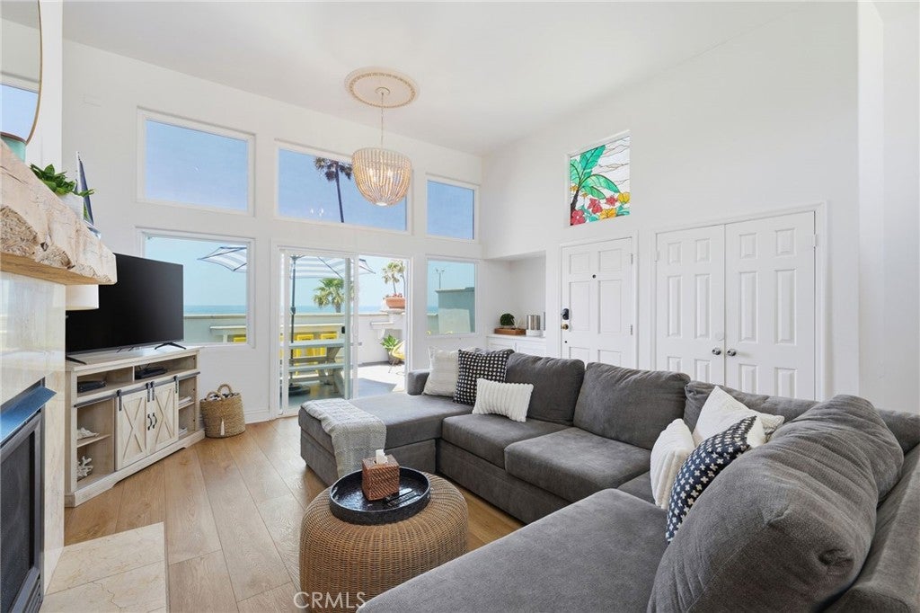 2202 W Oceanfront