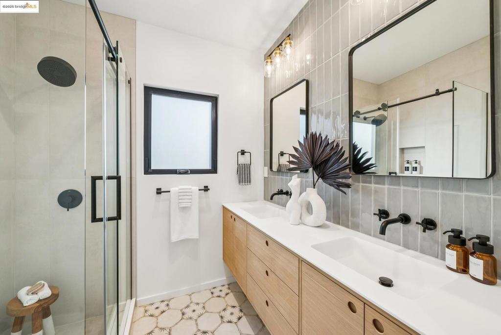 EL SOBRANTE - Residential