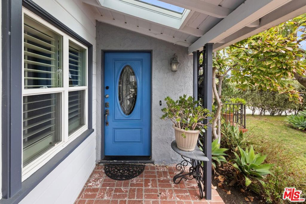 Properties 4 4051 Marcasel Avenue