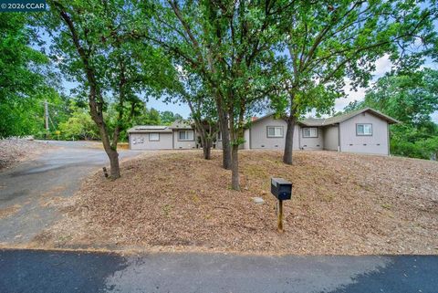 Photo of 2000 Norris Rd Rd, Walnut Creek, CA 94596 (MLS # 41129184)