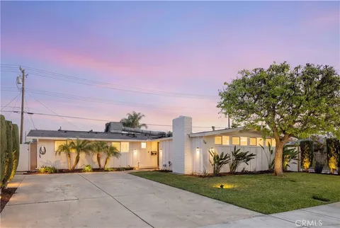 724 N Vine St, Anaheim, CA 92805 - MLS#: LG26035251
