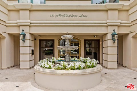 Photo of 430 N Oakhurst Drive #202, Beverly Hills, CA 90210 (MLS # 26859381)