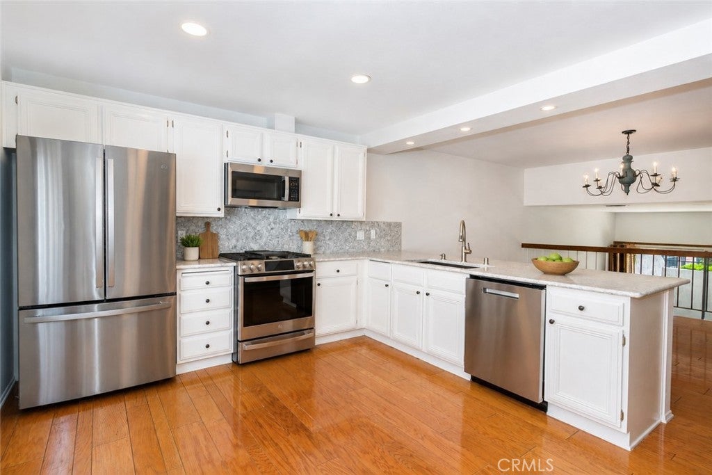 18344 Collins Street A, Tarzana CA 91356
