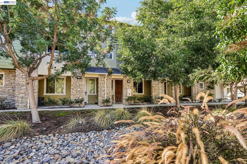 1210 Nestwood Way
