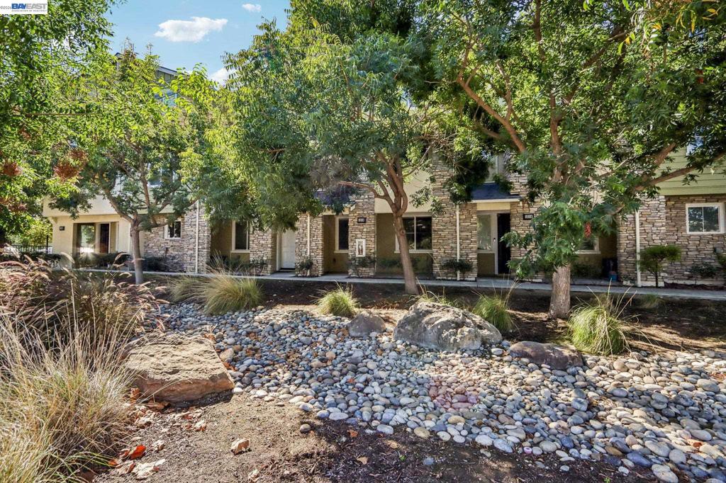 1210 Nestwood Way