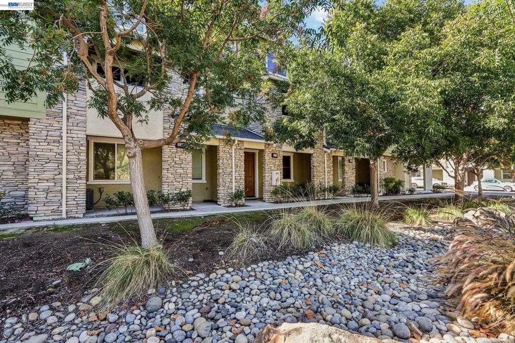 1210 Nestwood Way