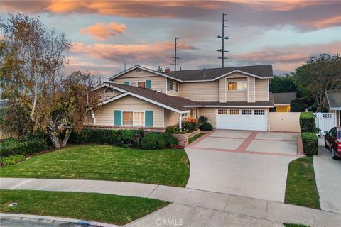 Photo of 9222 Oriole Avenue, Fountain Valley, CA 92708 (MLS # OC25248178)