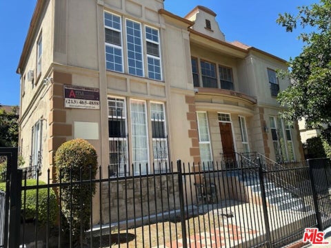Photo of 925 S Hobart Boulevard #1/2, Los Angeles, CA 90006 (MLS # 26988361)