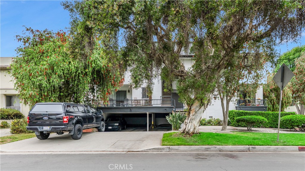 10961 Rose Avenue