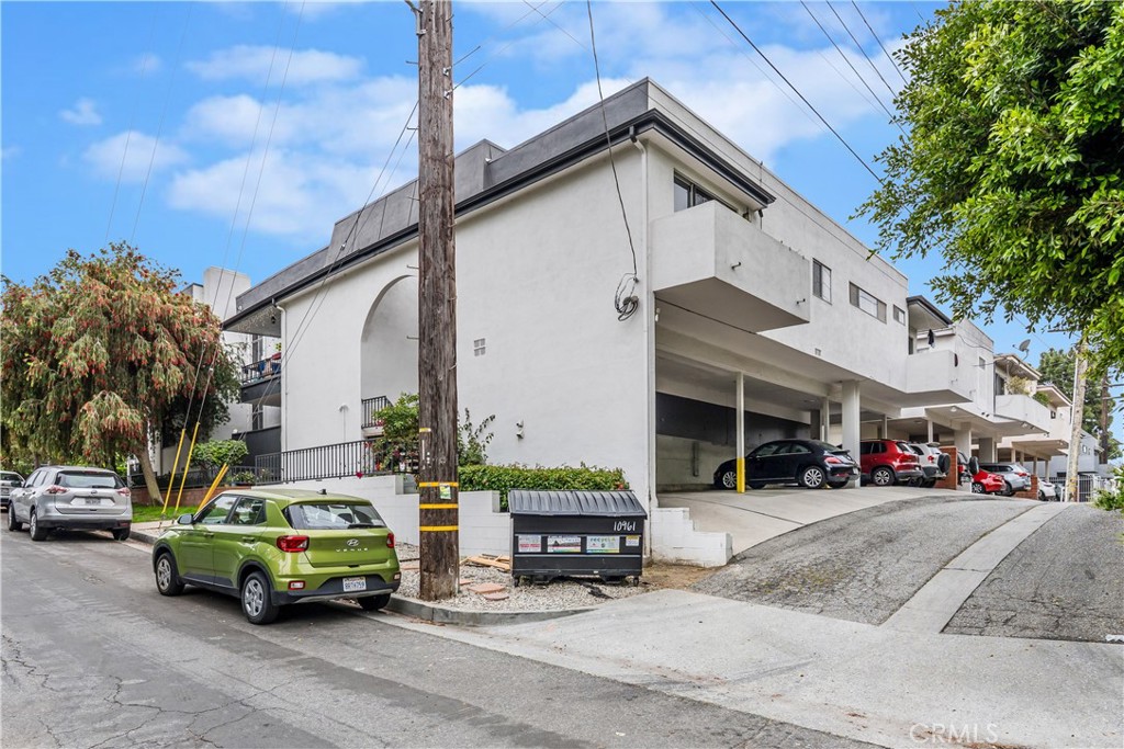 10961 Rose Avenue