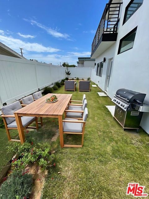 Tiny photo for 1902 Gates Avenue, Redondo Beach, CA 90278 (MLS # 25597517)