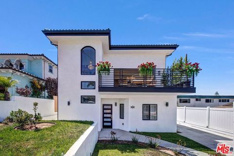 Photo of 1902 Gates Avenue, Redondo Beach, CA 90278 (MLS # 25597517) Photo of 1902 Gates Avenue, Redondo Beach, CA 90278 (MLS # 25597517)
