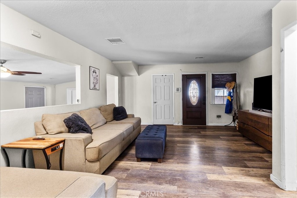 9813 Houghton Avenue