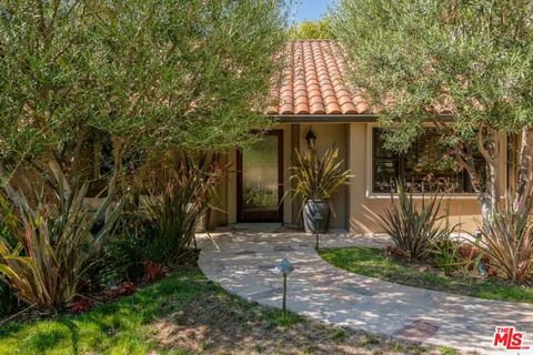 Photo of 9545 Dalegrove Drive, Beverly Hills, CA 90210 (MLS # 26736139)