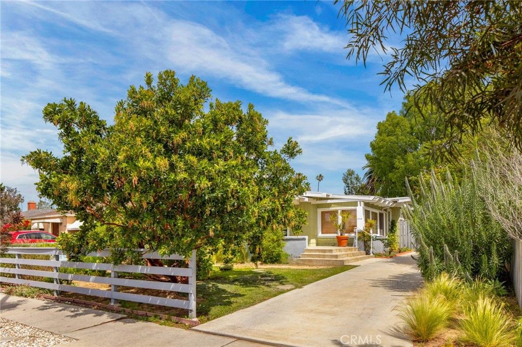 Photo of 3746 Ocean View Avenue, Los Angeles, CA 90066 (MLS # PW26076400)