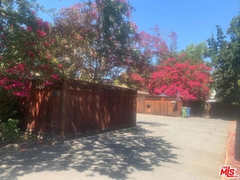 Photo of 109 Sierra Drive, Walnut Creek, CA 94596 (MLS # 26746809)