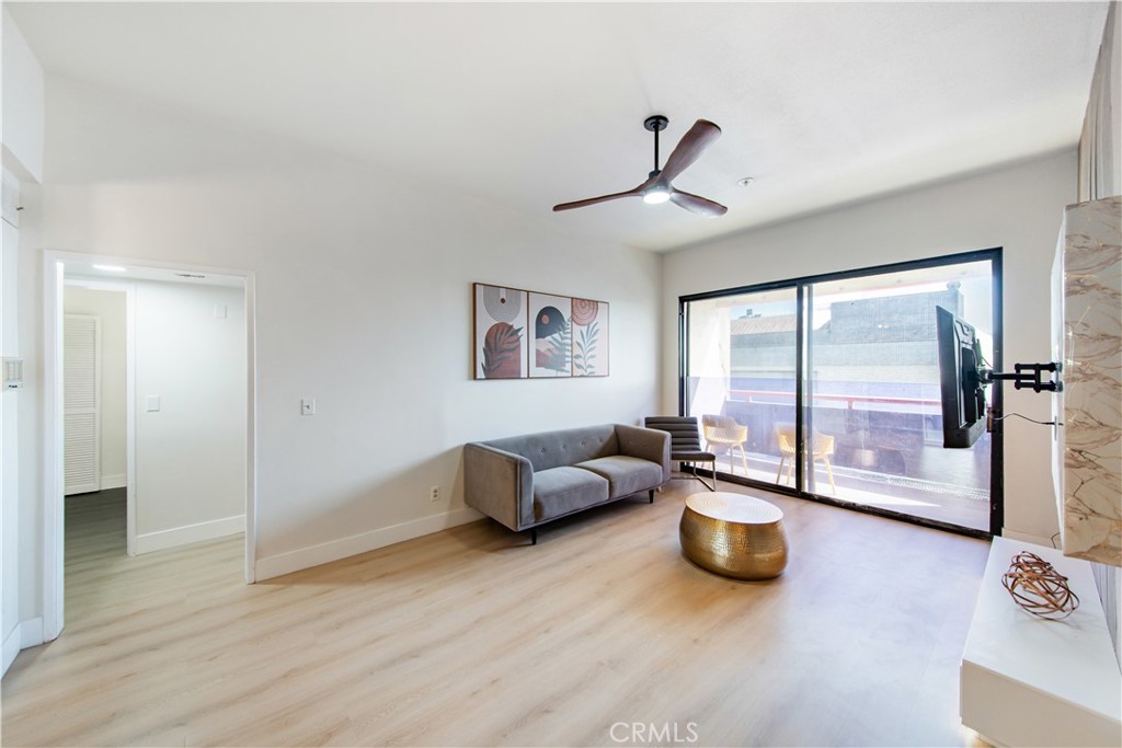 222 S Central 428
