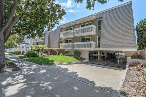 Photo of 528 E Avenue, Coronado, CA 92118 (MLS # PTP2506522) Photo of 528 E Avenue, Coronado, CA 92118 (MLS # PTP2506522)