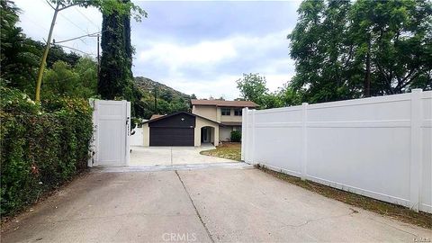 Photo of 10252 Haines Canyon, Tujunga, CA 91042 (MLS # BB25251151) Photo of 10252 Haines Canyon, Tujunga, CA 91042 (MLS # BB25251151)