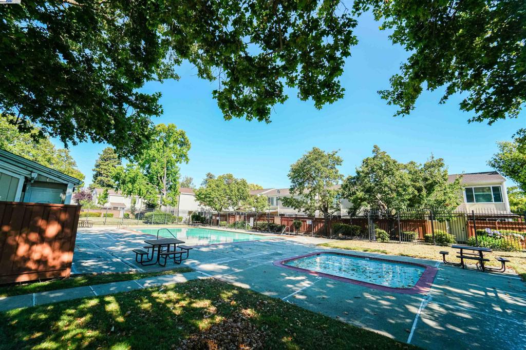 IRVINGTON - Residential