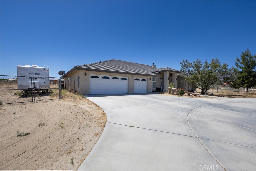 11671 Desert View