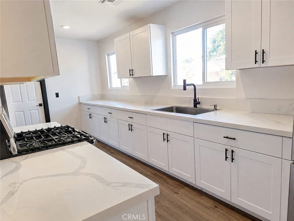 16044 Hawthorne