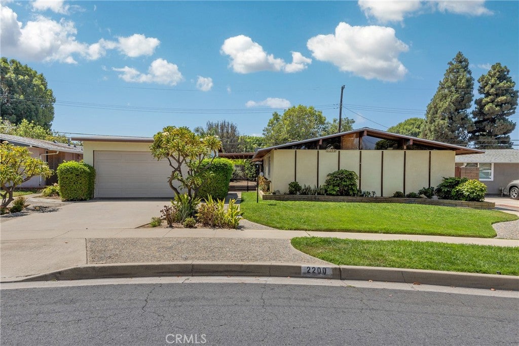 2200 Gregory