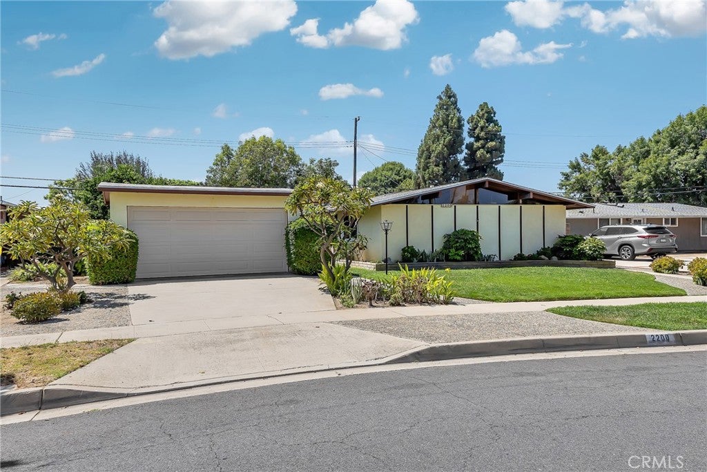 2200 Gregory