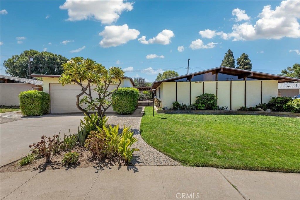 2200 Gregory