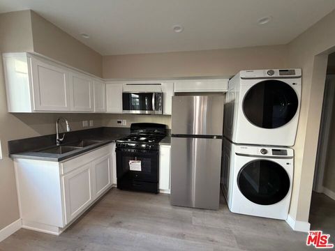 Photo of 3568 S Budlong Avenue #6, Los Angeles, CA 90007 (MLS # 26642677)