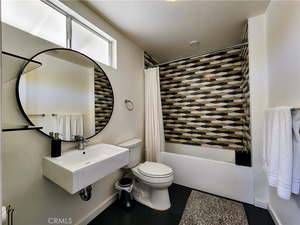 Indian Canyon Villas (33456) - Residential Lease