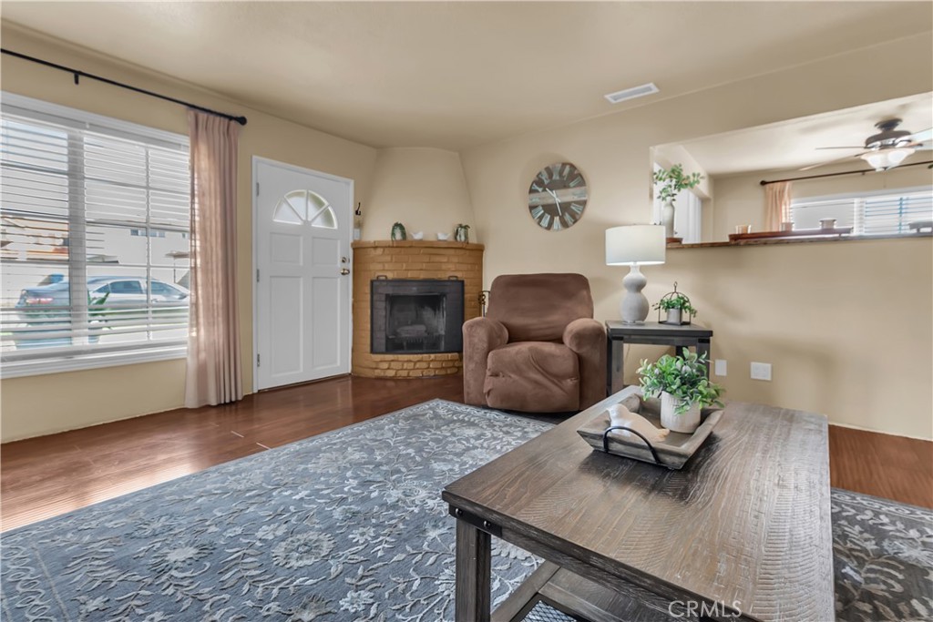 1414 W Shorb