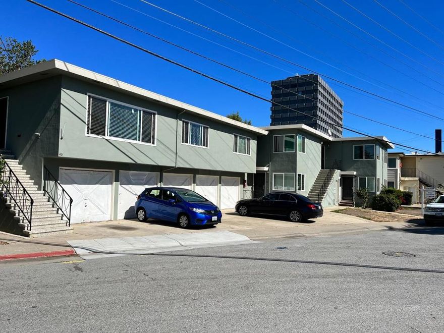 1 bedroom, 1 bathroom ground floor unit with new paint. Includes an eat-in kitchen with sliding glass doors that lead out to a shared backyard and 1 car garage with extra storage. New paint. Westside of El Camino Real. Close to 25th Avenue and Hillsdale Mall. Easy access to 101 and Public Transportation. This is a nice and quiet 5-unit complex that includes a laundry room. Available middle of October. Tenant pays water & PG&E.