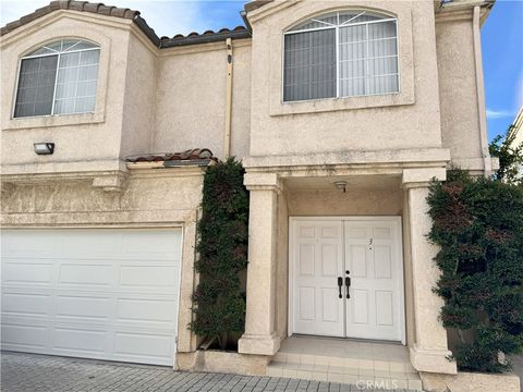 Photo of 18319 Hart Street #3, Reseda, CA 91335 (MLS # GD26069890)