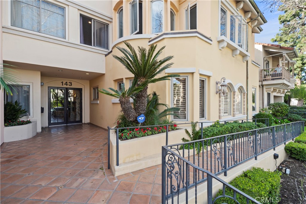 143 N Arnaz Drive 102