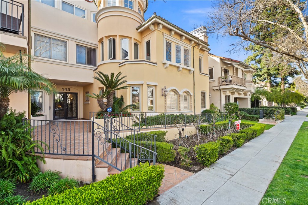 143 N Arnaz Drive 102