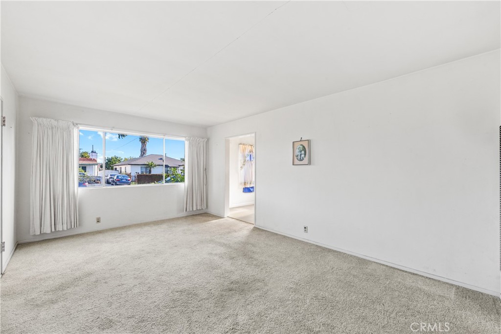 12235 12235 Menlo Avenue