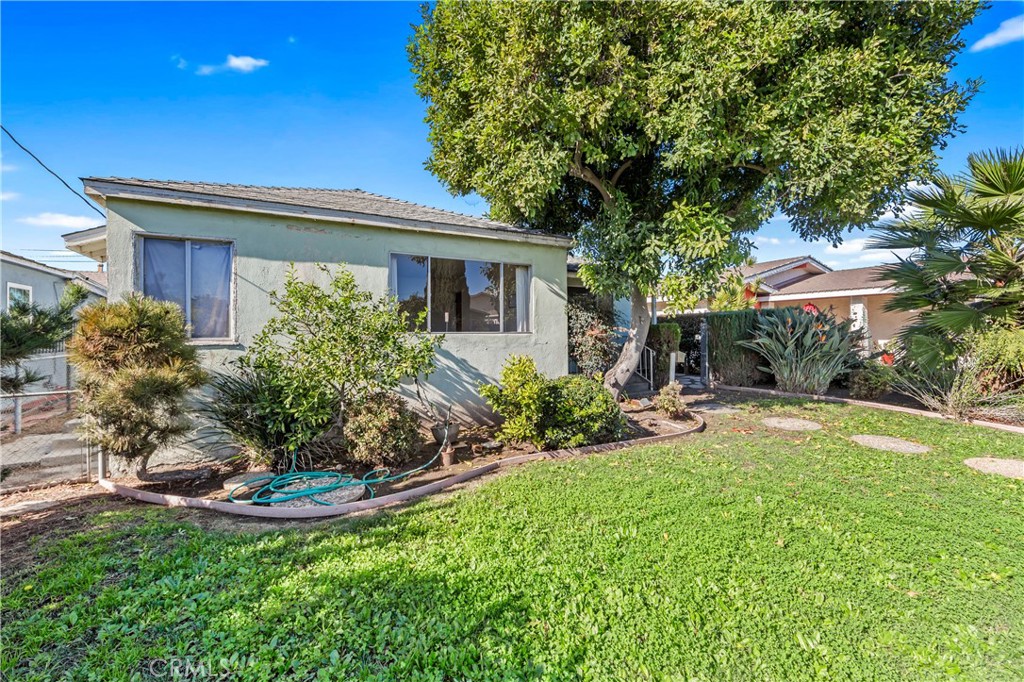 12235 12235 Menlo Avenue