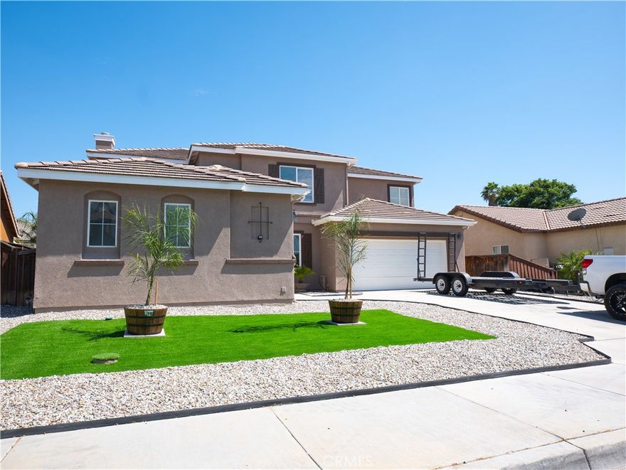 COME AND SEE THIS MAGNIFICENT HOUSE IN THE CITY OF SAN JACINTO, THIS PROPERTY OFFERS A COZY FIREPLACE IN LIVING ROOM, KITCHEN HAS CENTER ISLAND THAT CAN SERVE AS A BREAKFAST BAR

DOWNSTAIRS THERE IS A GOOD-SIZED BEDROOM WITH A SEPARATE BATHROOM FOR THE GUESTS, PLUS AN EXTRA ROOM THAT CAN BE USED AS A 6TH BEDROOM OR OFFICE. 

THE UPER PART HAS 3 SPACIOUS BEDROOMS AND A VERY LARGE MASTER BEDROOM.