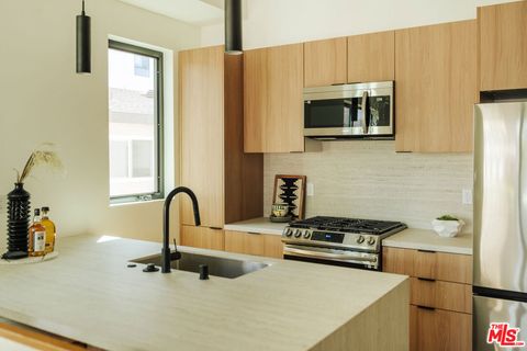 Photo of 1343 S Ogden Drive, Los Angeles, CA 90019 (MLS # 25582131) Photo of 1343 S Ogden Drive, Los Angeles, CA 90019 (MLS # 25582131)