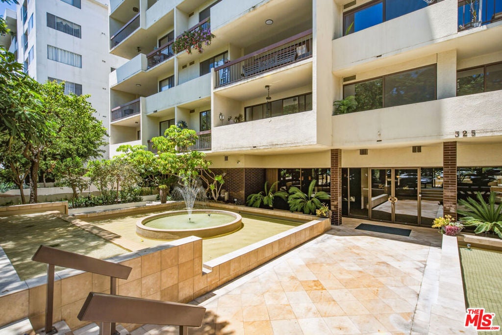 325 N Oakhurst Drive 405