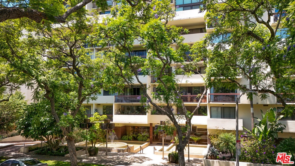 325 N Oakhurst Drive 405