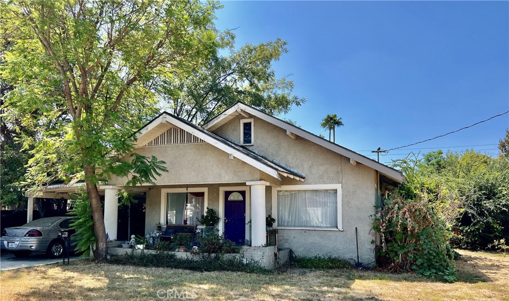 Welcome to the Diamond in the Rough of Riverside. This historical home, built in 1923, and situated in the highly desired Wood Streets neighborhood. The home sits on 10,800 square feet (a quarter of an acre) and has 3 bedrooms and 2 bathrooms. The home is ready for a new generation to come in and make their mark. The home is being sold as-is and will not sit long.