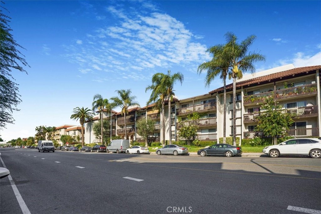 Extensively upgraded Large over 1,200 square foot 2-bed, 2-bath unit in the desirable Encino Villas community. Features include newer ash-grey wood-look flooring, recessed LED lighting, and a remodeled kitchen with soft-close cabinetry, quartz countertops, stainless steel appliances, and updated fixtures. Both bathrooms have been tastefully renovated with newer vanities, quartz counters, modern fixtures, and upgraded toilets. The primary suite includes a frameless glass shower with a river rock base and rainfall showerhead. The community has recently undergone major renovations, including updated pool/spa, fitness center, recreation room, roof, elevators, laundry rooms, BBQ area, and landscaped courtyards. Includes two assigned parking spaces near the elevator. LOW HOA dues of $450 per month. Close to shopping, dining, and easy freeway access. Move-in ready with high-end finishes throughout—don’t miss this opportunity!