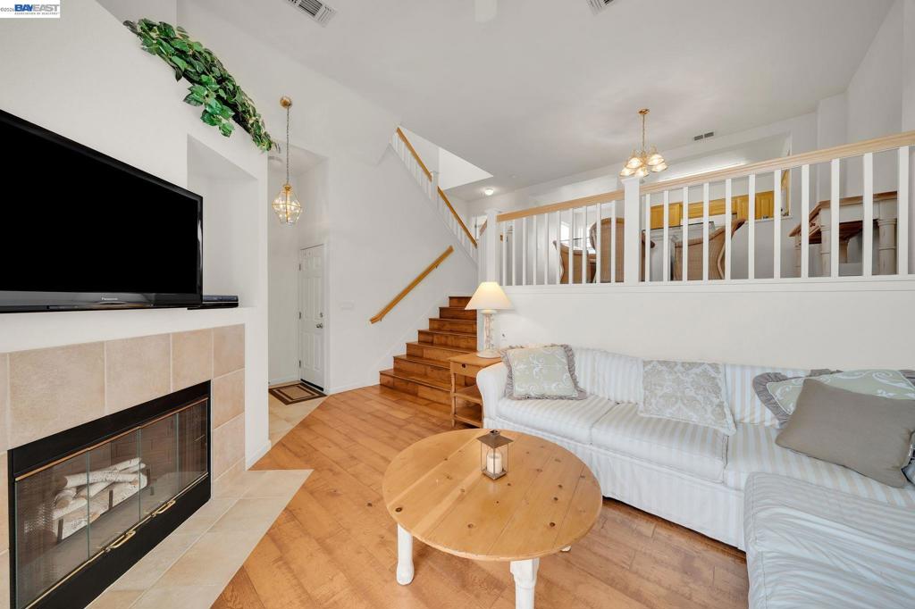 314 E E St