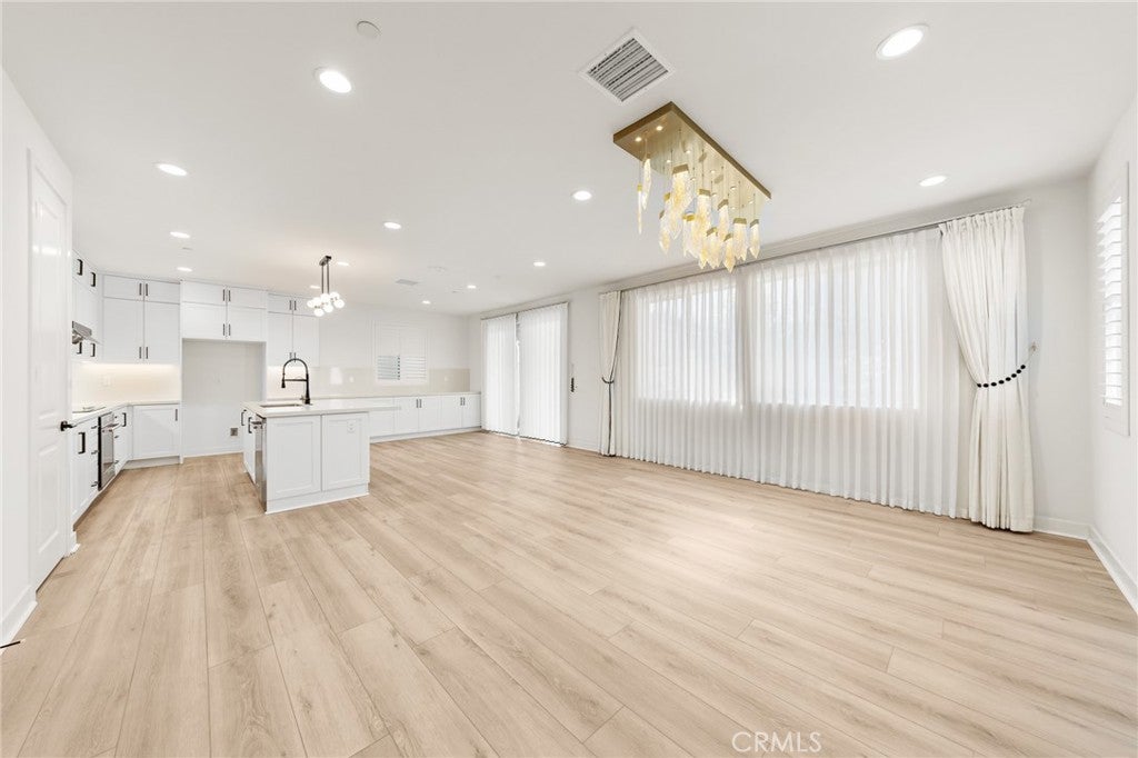 8606 Mission Villa