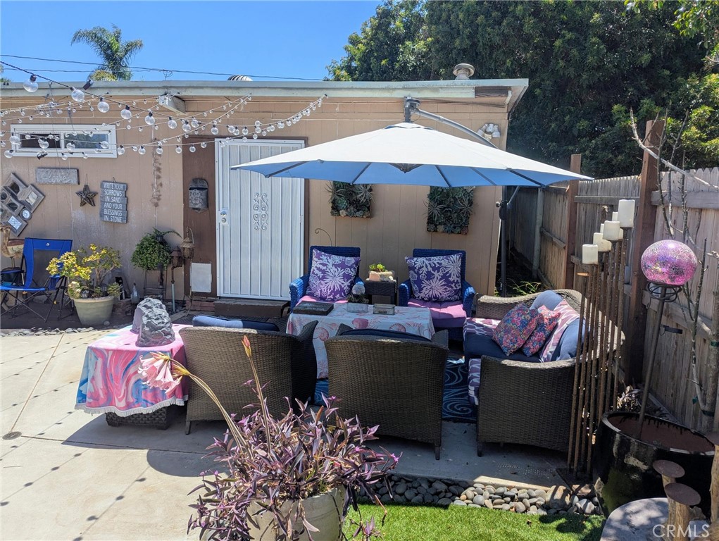 Charming detached studio located walking distance to the Back Bay. Spacious cozy common area, patio and yard for enjoying the outdoors. Features include new carpet, paint, water heater, kitchen sink and faucet. Skylight in the main room and a closet. Kitchen includes a newer stainless steel refrigerator, microwave and gas stove. Spacious bathroom with a jacuzzi tub and ample light. Laundry conveniently located nearby in a separate laundry room. Utilities included are electric, gas, water and trash. Street parking only. Non-smokers only and no pets. Owner resides on the property.
