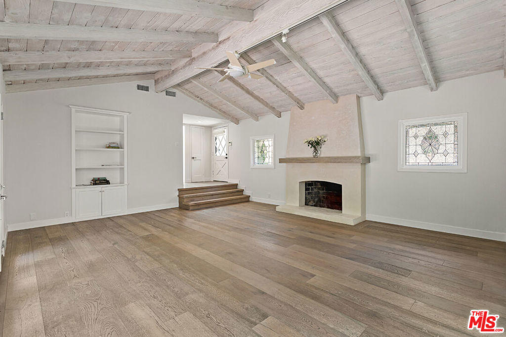 3933 Mandeville Canyon Road