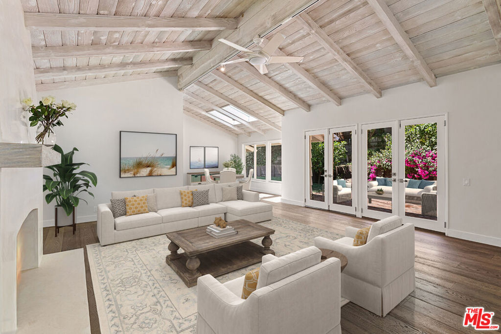 3933 Mandeville Canyon Road